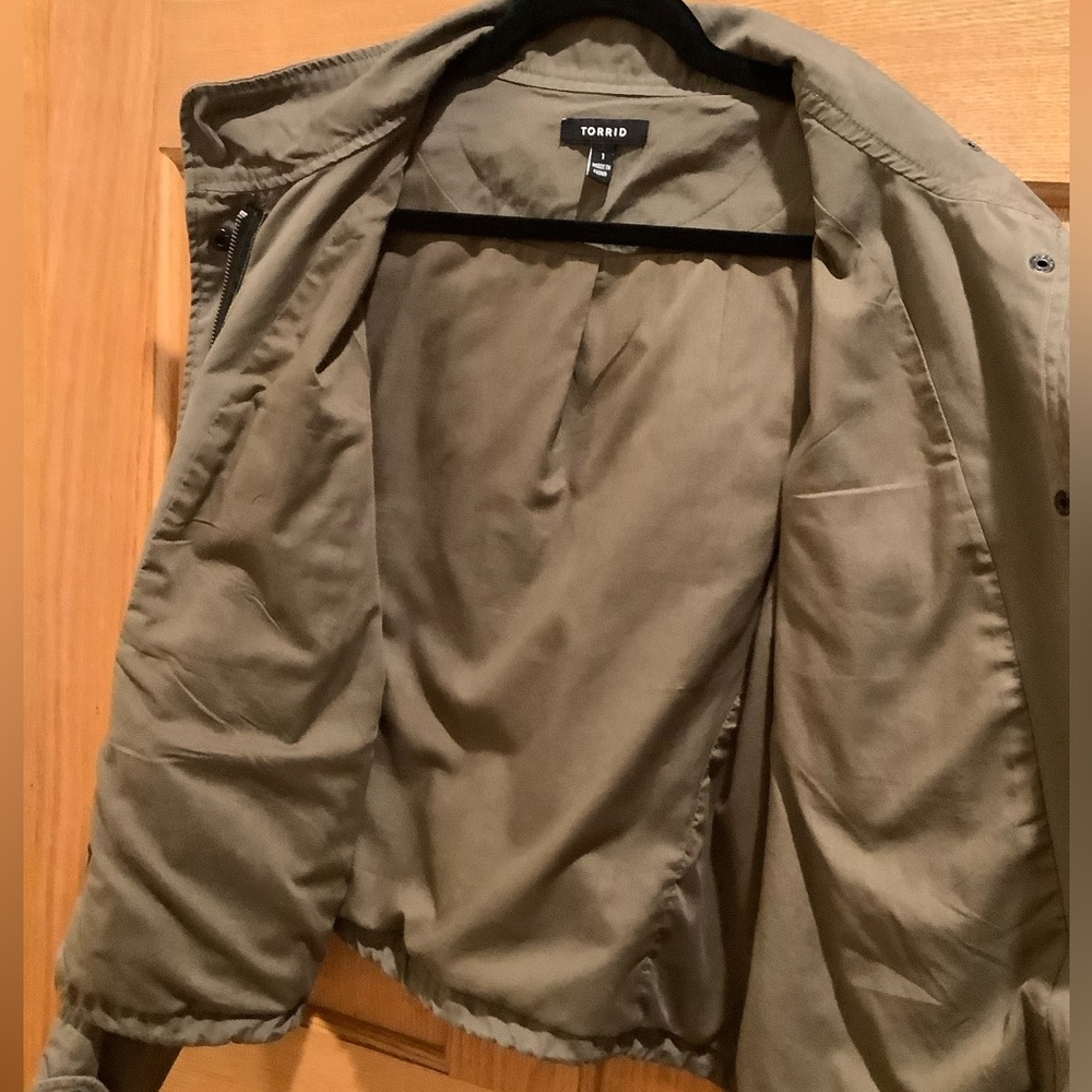 Women’s Torrid Army Green Olive Utility Lightweight Jacket Size 1X EUC - Picture 10 of 13
